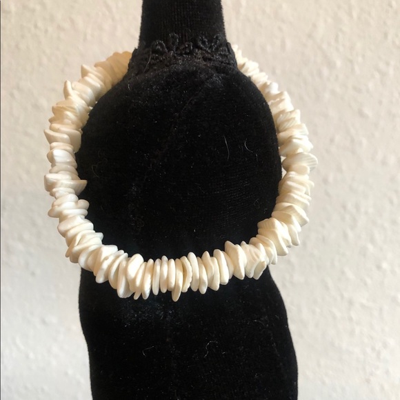 White Puka Shell Bracelet, Twist Clasp - Picture 1 of 2